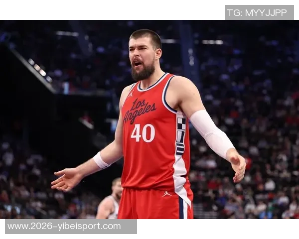 快船逆转胜利背后英雄科林斯展现团队蜕变与拼搏精神