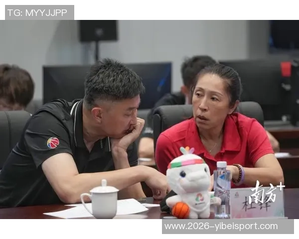 广东男篮主帅杜锋亲临现场助威广东女篮新赛季首战精彩揭幕