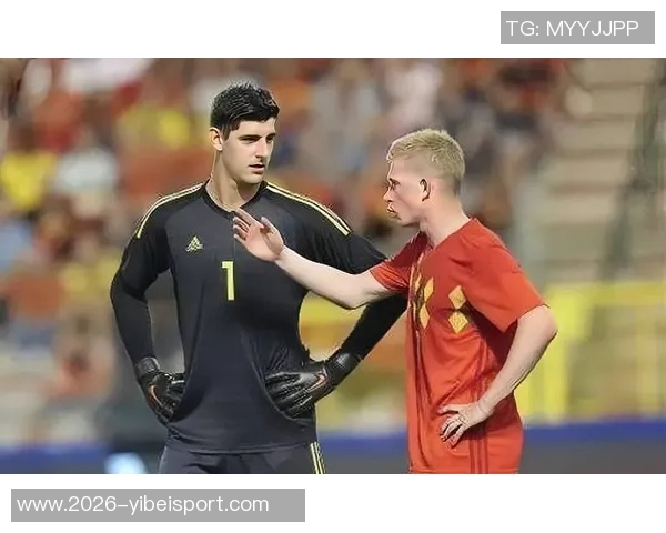 妻子社交媒体分享与库尔图瓦游戏夜照片展现休闲时光的乐趣