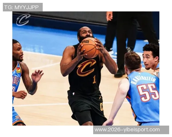 哈登半场表现低迷三分球失准球队外线哑火难以破局